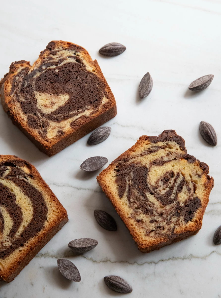 Tranches de marbré au chocolat de la maison